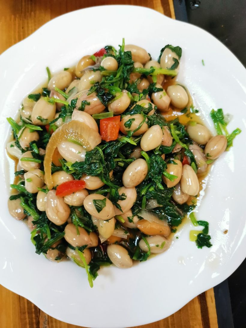 凉拌花生米^香菜拌花生米,下酒不错.