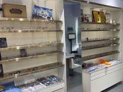 -视野联行眼镜•蔡司•依视路(温江店)