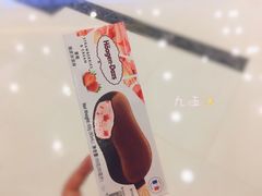 草莓脆皮冰淇淋-哈根达斯(合肥天鹅湖店)
