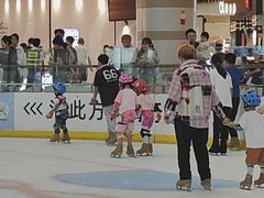 -成都冰纷万象滑冰场