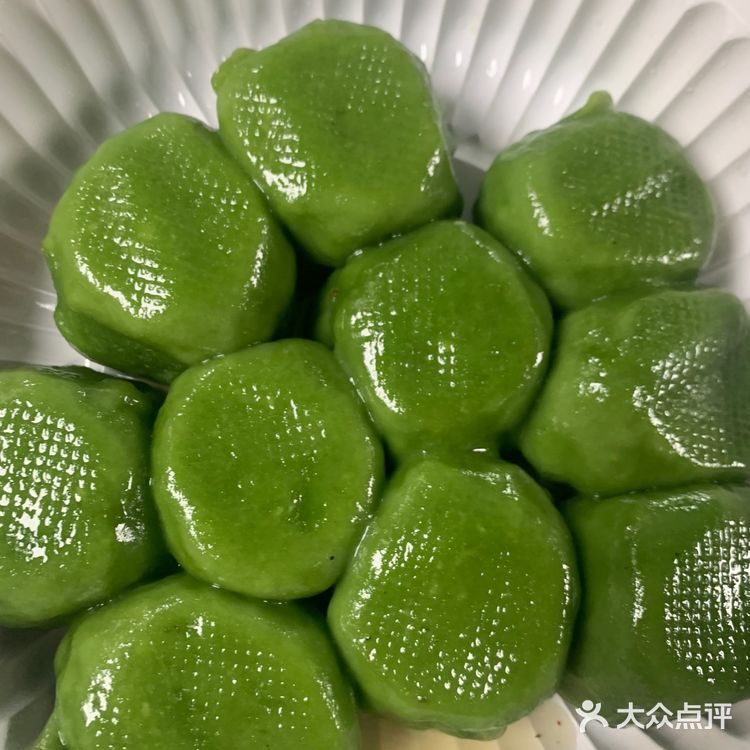 这条老街都是卖糕团和一些苏州传统小吃的