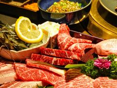 -铭牛烧肉·和牛海鲜自助(高新月牙湖店)