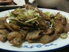 椒盐鳑鲏鱼-唔呶喔哩酒家(生产街店)