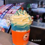 去打浦桥吃饭，顺便想带杯奶茶上去，发现一楼中庭就有一