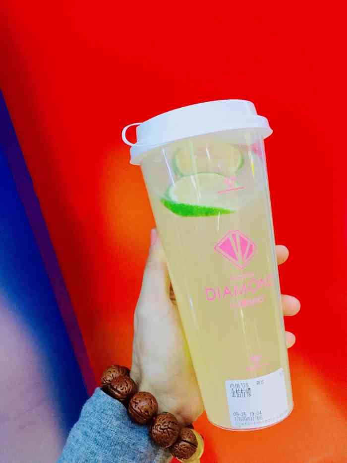 一杯钻石潮饮店(花园城店)-"一杯钻石这个品牌在装修上特别少女到处都