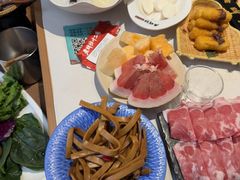 -老牌坊云南鱼豆花火锅(哈西万达店)
