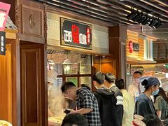 等位区-大食代美食广场(迪士尼小镇店)