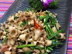 -香巴拉云南餐厅(华莱坞店)