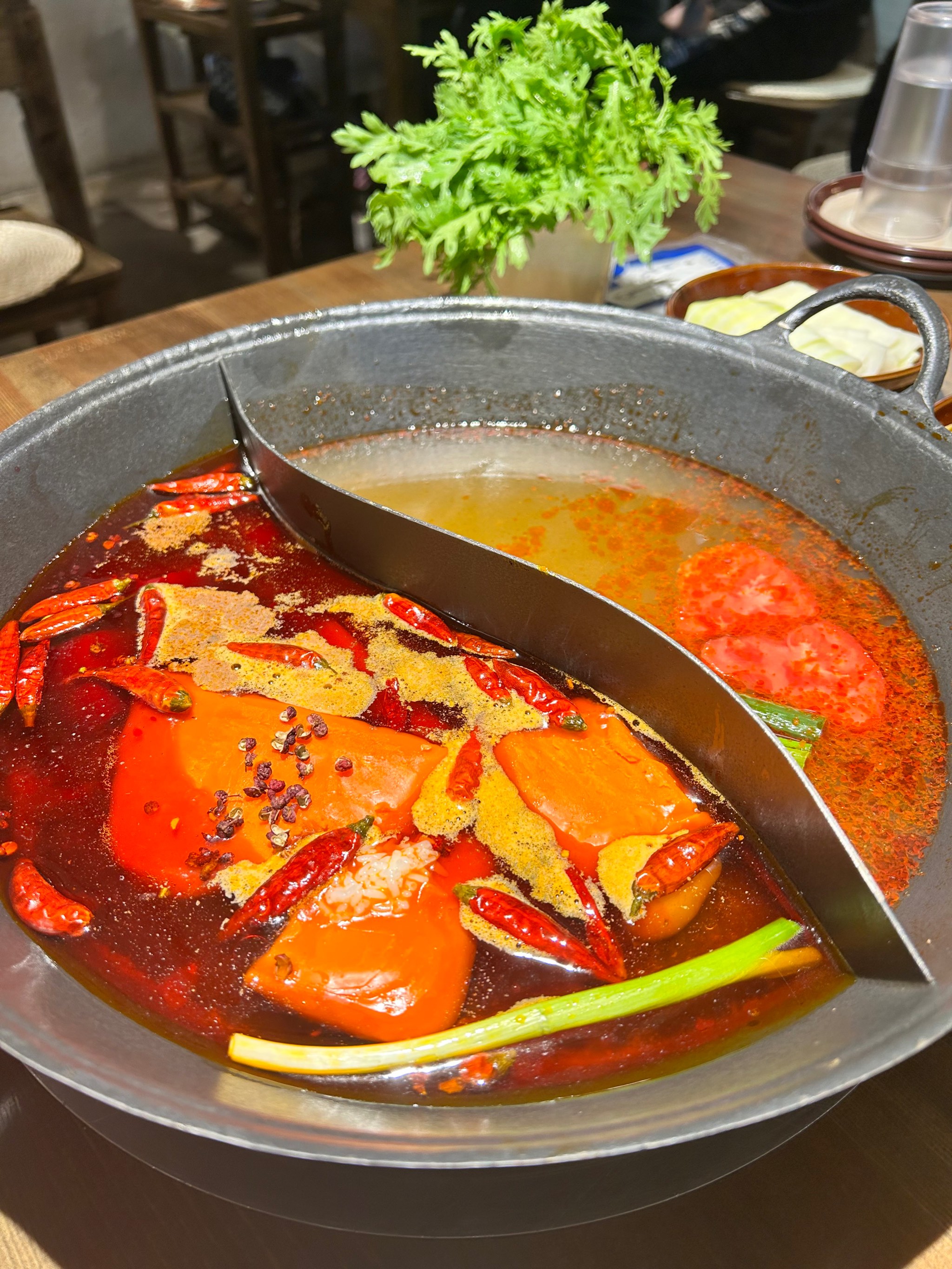 小鸡不好惹麻辣鸡火锅图片