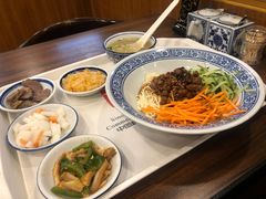 -陇兴楼兰州拉面(西安咸阳国际机场店)