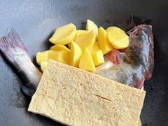 -老刘生态大鱼坊铁锅炖鱼(赛马场店)