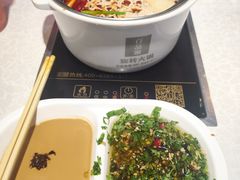 -百品聚旋转火锅(万德庄店)