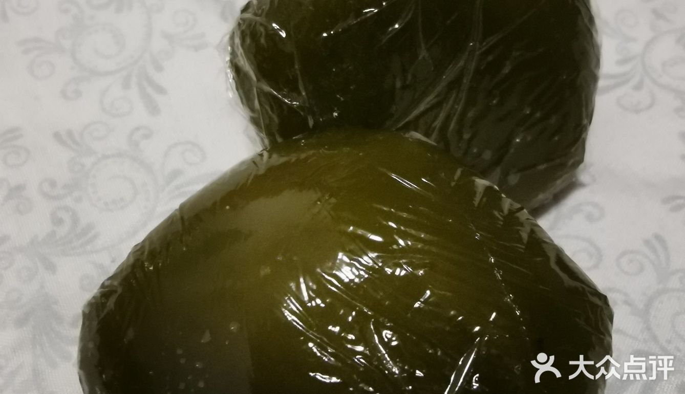 外边糯糯的，里边甜甜的，和北方的粘豆包是的！