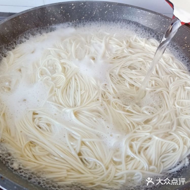 ㊙️家庭版芝麻酱拌面，香气浓郁，好吃到舔盘❗