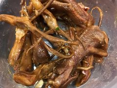 卤鸭舌-蓝精灵饺子店