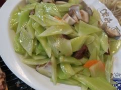 青笋炒香菇-大梁骨头馆·酱骨老菜(友好店)