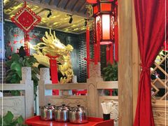 等位区-大龙辣火锅·龙虾·烧烤(湖滨新天地店)
