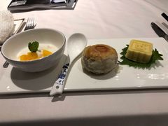 绿豆饼鲜肉月饼杏仁豆腐点心拼盘-Yan Ting 宴庭中餐厅(上海静安瑞吉酒店)