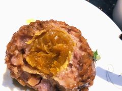 鸭蛋黄狮子头-梅飞酒家(名辉豪庭店)