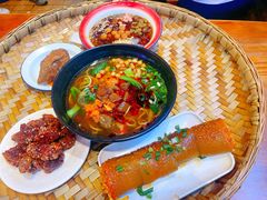 -爆炸头阿姨小四川正宗川味小吃(无任何分店)