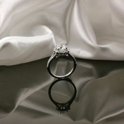 -威德钻石-克拉钻大本营(南京东路店)