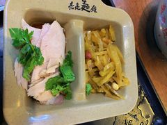特色肘肉-亮亮面馆(经六路店)