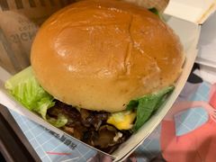 双层安格斯厚牛芝士堡-麦当劳(水坑尾街店)