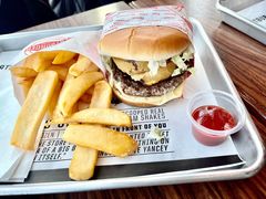 蘑菇牛肉汉堡-FATBURGER 特富客汉堡(外交公寓店)