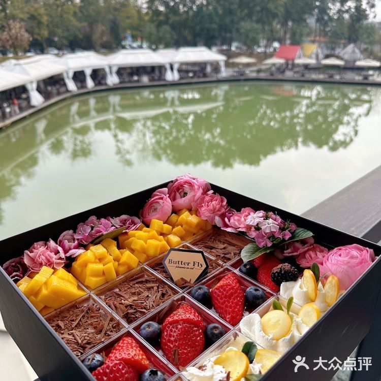 🌹……浪漫玫瑰主题火锅，小仙女们别错过哦