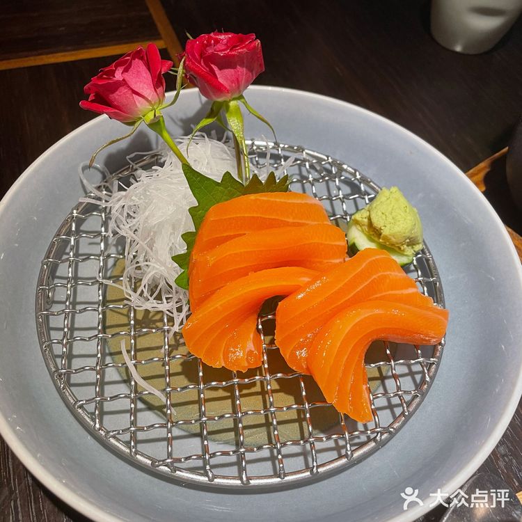 来福士的山葵家精致料理寿司吧！