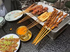 焦香猪颈肉-何妹湿辣牛肉·粤式烧烤砂煲(桂雅路店)
