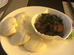 龙井茶香肉配饼-拾溪餐厅·包厢(杭州千禧度假酒店)
