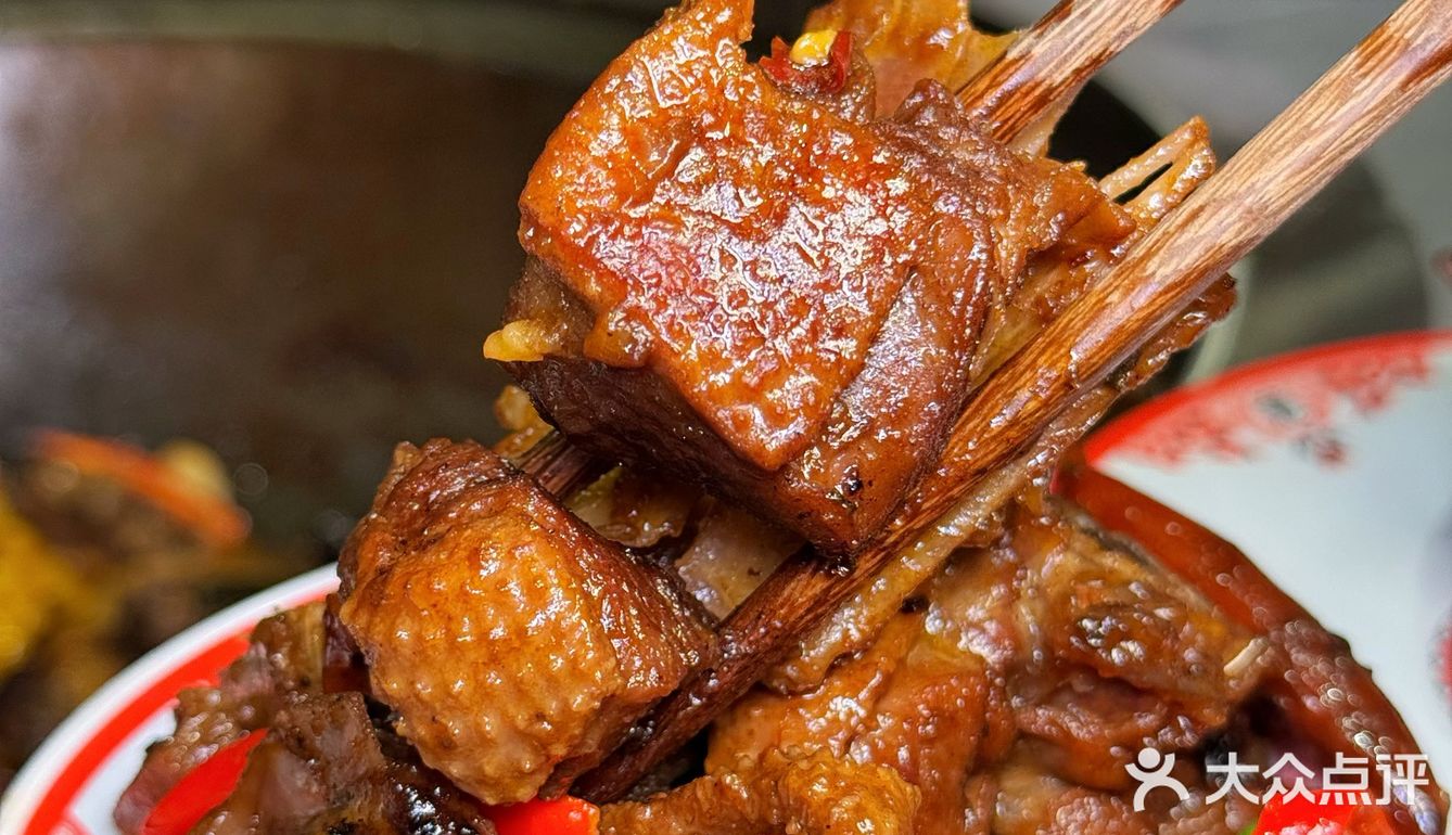 一秒回到东北那旮瘩！铁锅炖也太太太香了吧！