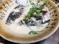 砂锅鱼头-75幢私房菜馆