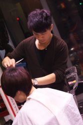 我们2号师傅仔细精准的修剪-恒沙廊