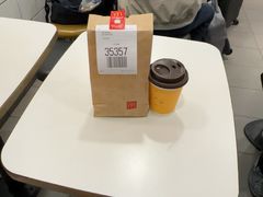 -麦当劳(上海虹桥站30B检票口楼上)