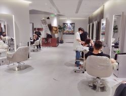 大厅-3AM HAIR SALON烫发染发接发