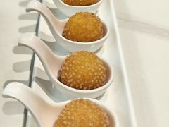 椰香西米流心丸子-喜势点·糖沙翁手工茶点·本地人茶居(永庆坊店)