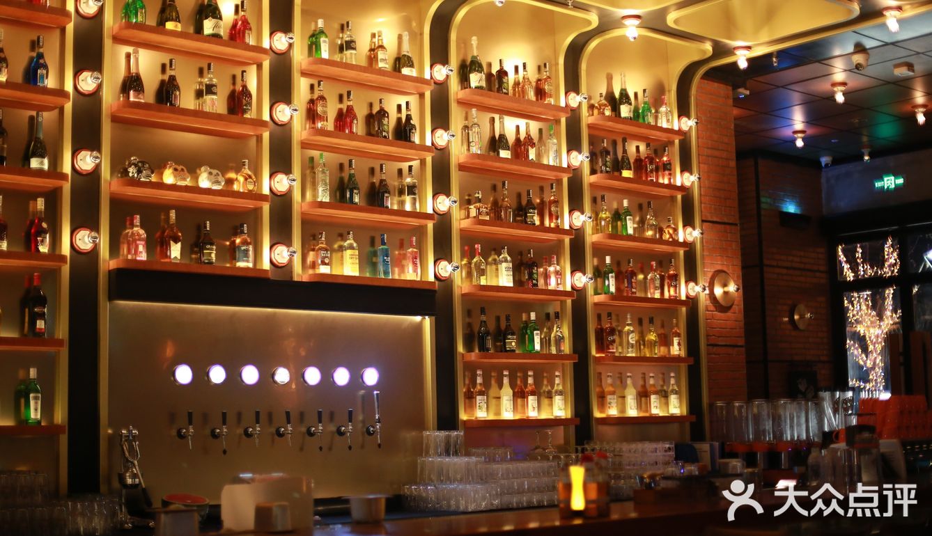 温州印象城探店9415西餐中的音乐酒吧commune