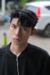 -一家只做男发烫染的店