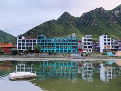 -百里峡七彩艺术小镇