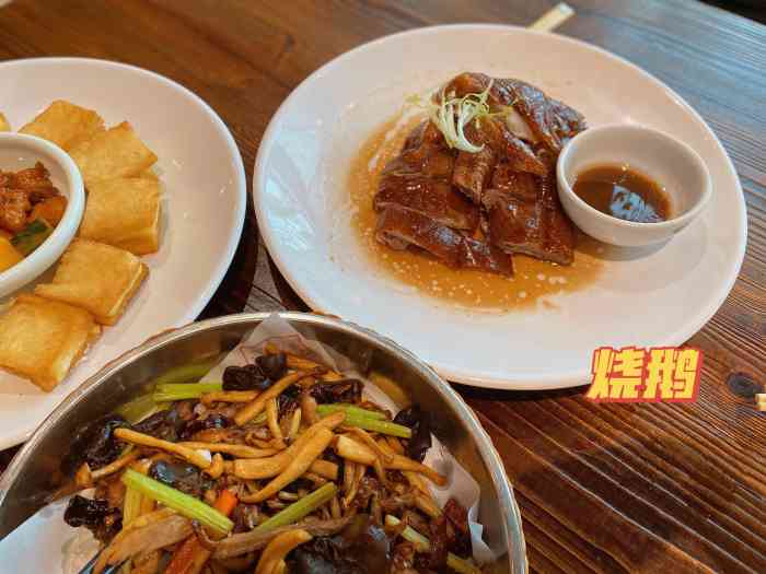 猪肉婆私房菜(华侨城店)-"新嘅店相比总店来说环境更加好.五点钟开门.