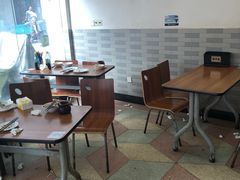 大堂-老字号眼镜子煎包汤包店