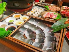 -围炉肉舍•炭烤活鳗•丹东海鲜烤肉(步行街店)