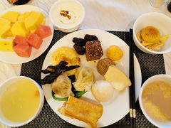 -乌兰湖畔草坪轻奢营地