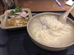 -亮亮面馆(经六路店)