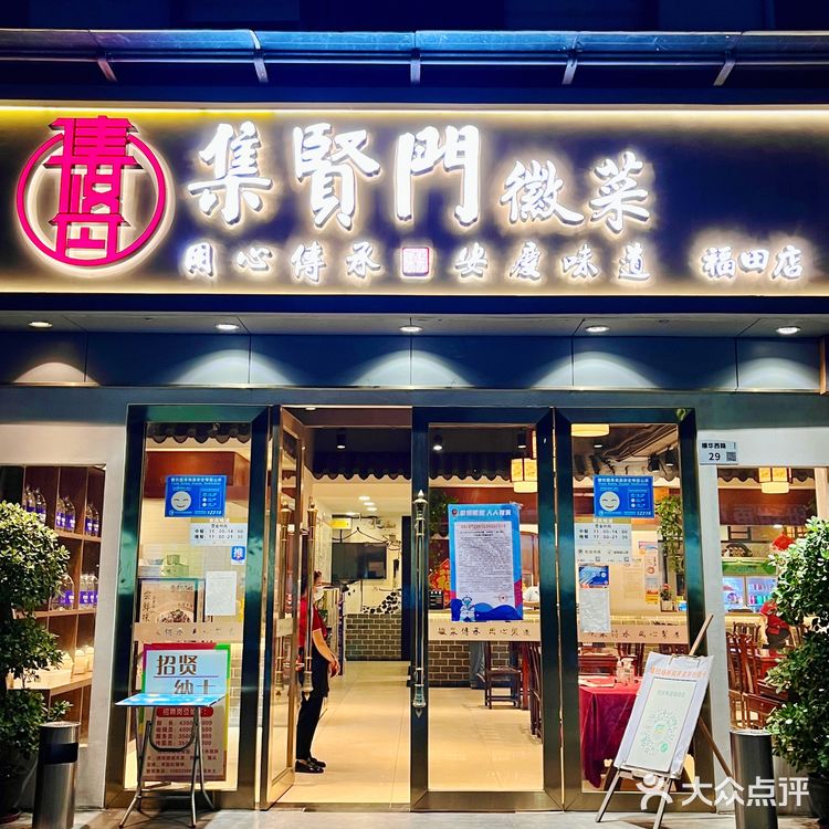 陈思诚携女友畅逛匈牙利，阔绰栈房奢享夸姣假期，女友晒美照引闭切！