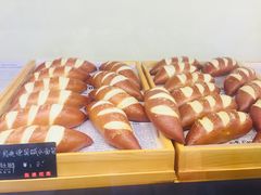 经典德国碱水面包-啊噗吐呦现场烘焙(麦凯乐店)