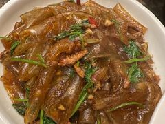 香菜肉丝粉皮-八张桌子(老店)