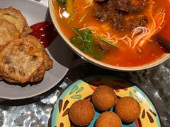 -粉八·云南米线·建水烧烤(常熟路店)